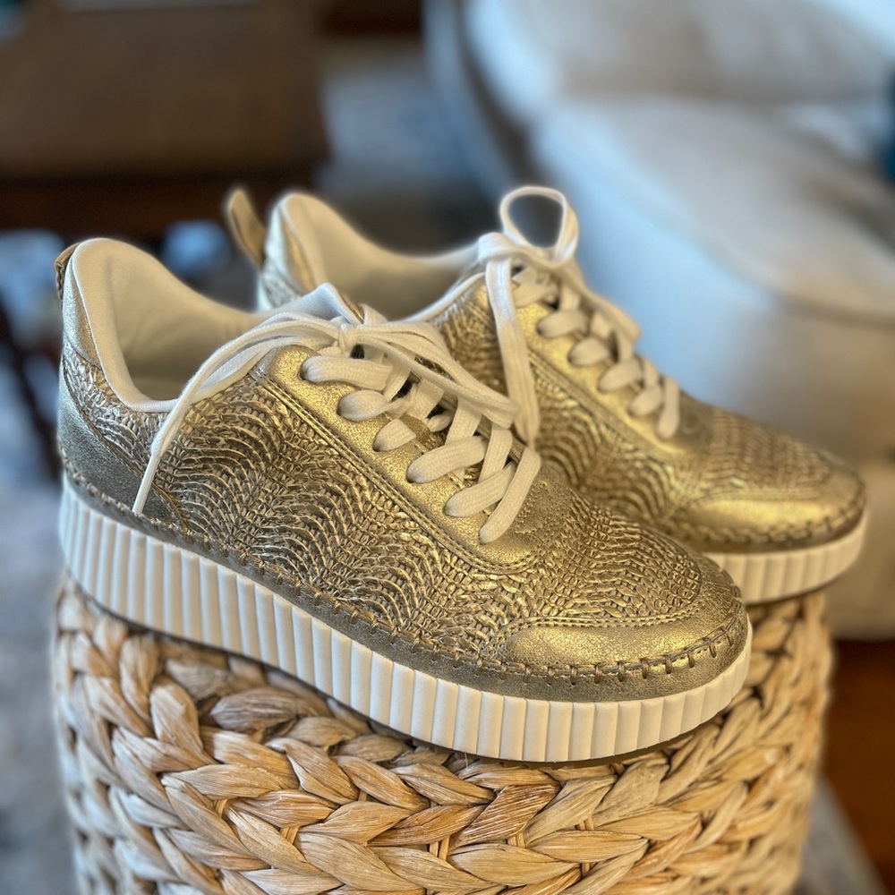 NEW Gold weave wedge/platform sneakers Universal Threads size 9.5